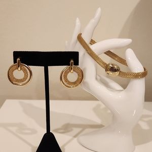 4 for $15 EUC GOLDTONE EARRING AND BRACELET SET